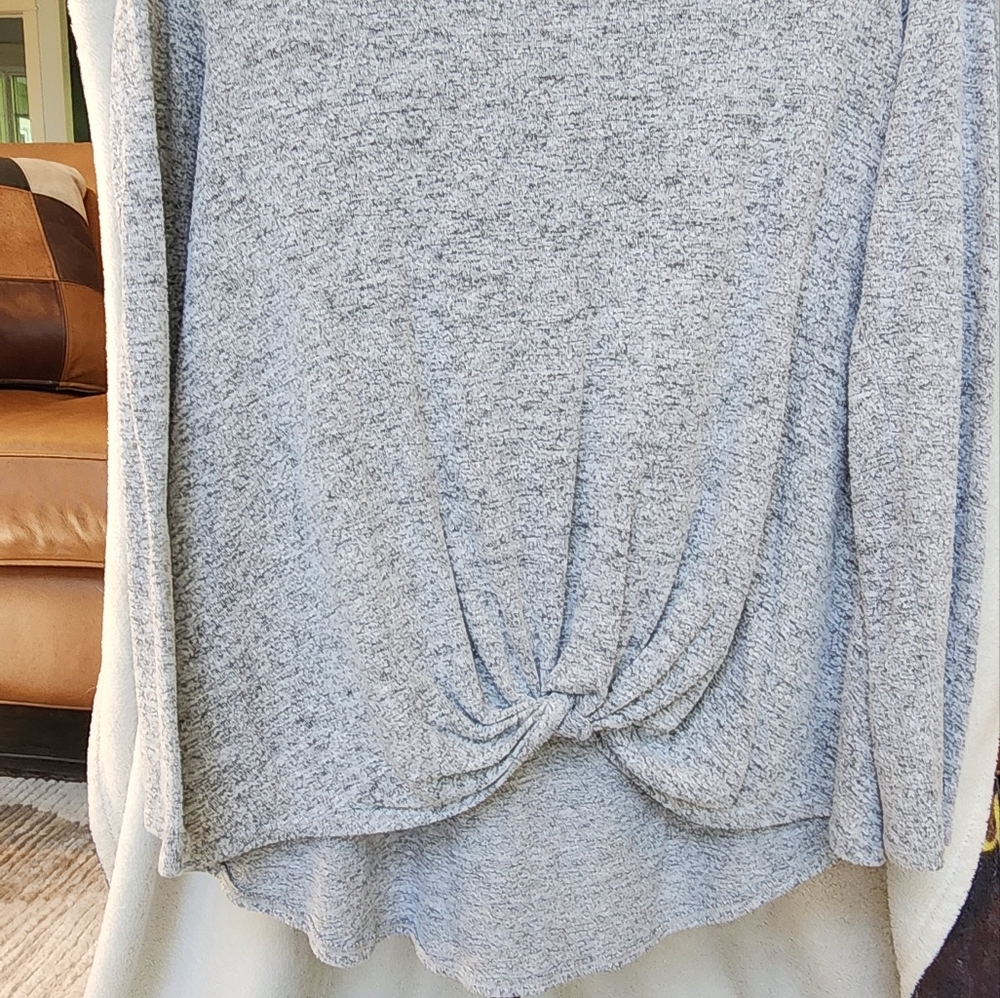 Olivia Grey heathered gray 3/4 sleeve top.  gathered front